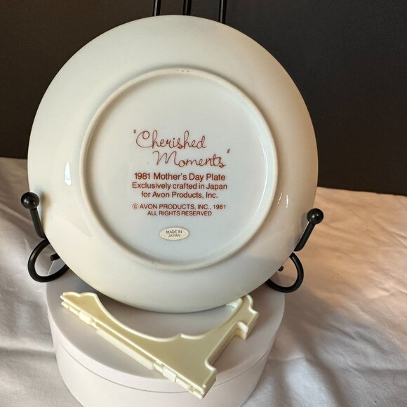 RARE VINTAGE AVON MOTHER'S DAY PLATE – 1981 "CHERISHED MOMENTS LAST FOREVER" - Picture 3 of 6